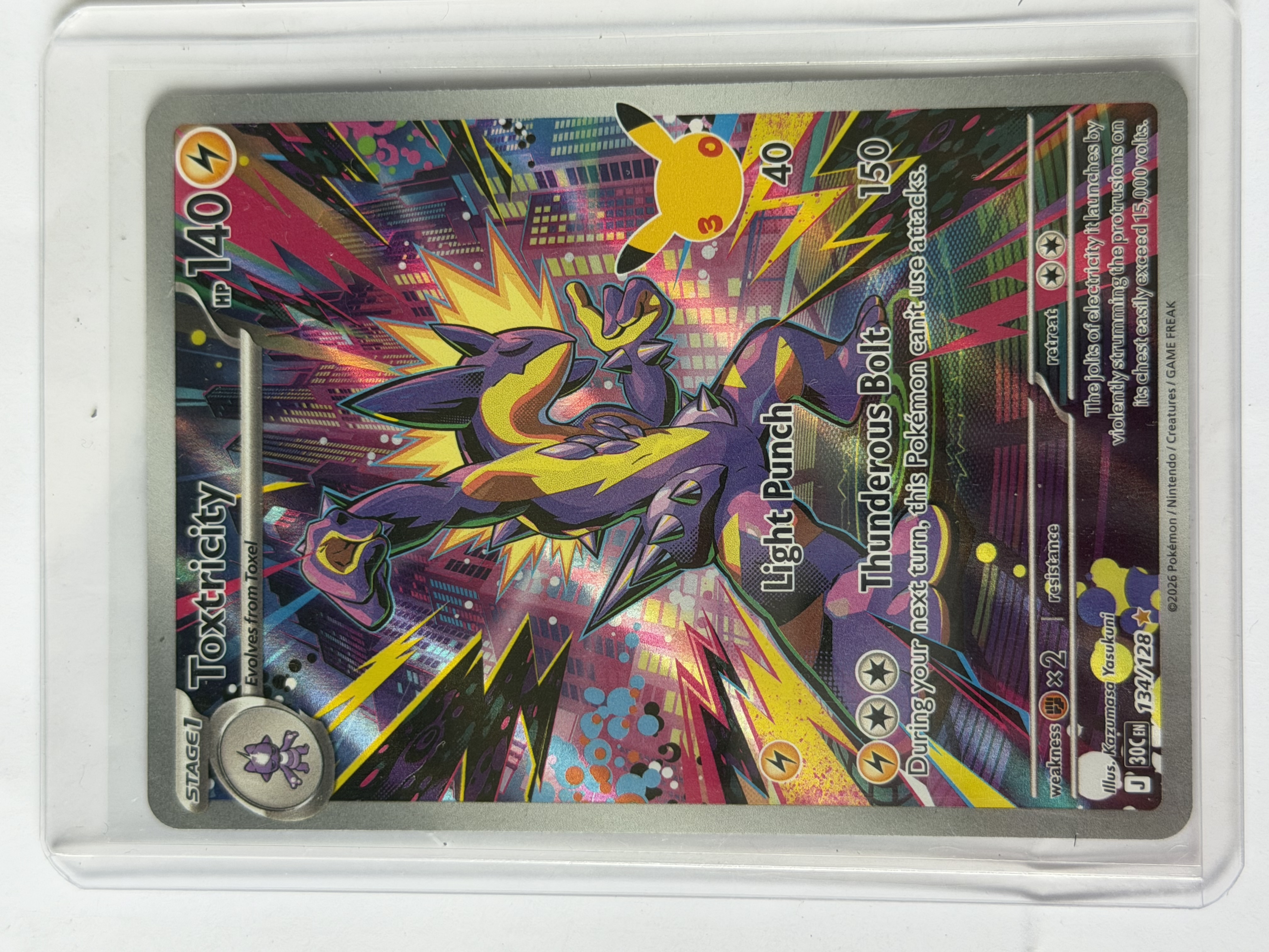Carta Toxtricity — Pokémon 30th Celebration