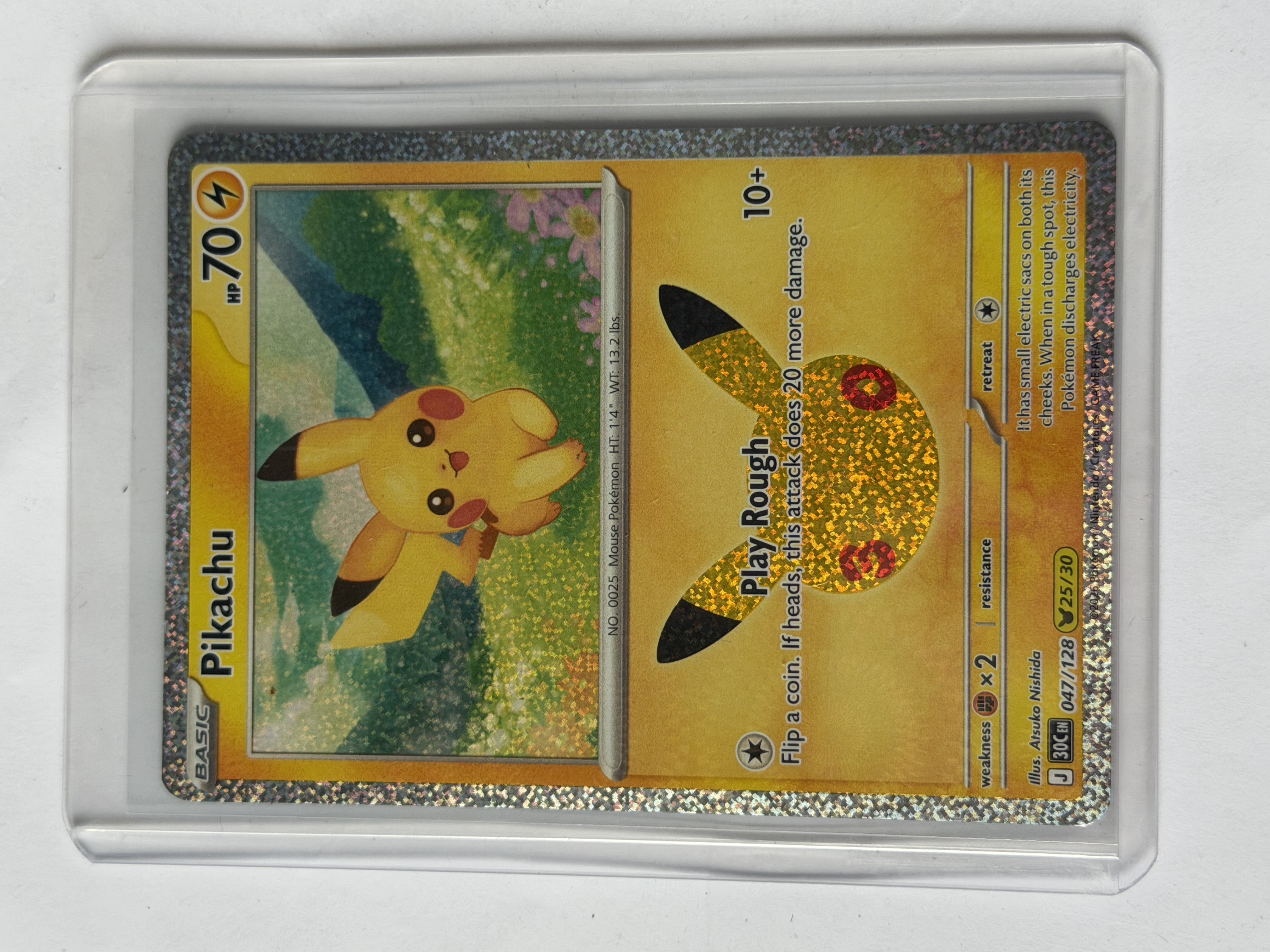 Carta Pikachu 047/128 — Pokémon 30th Anniversary