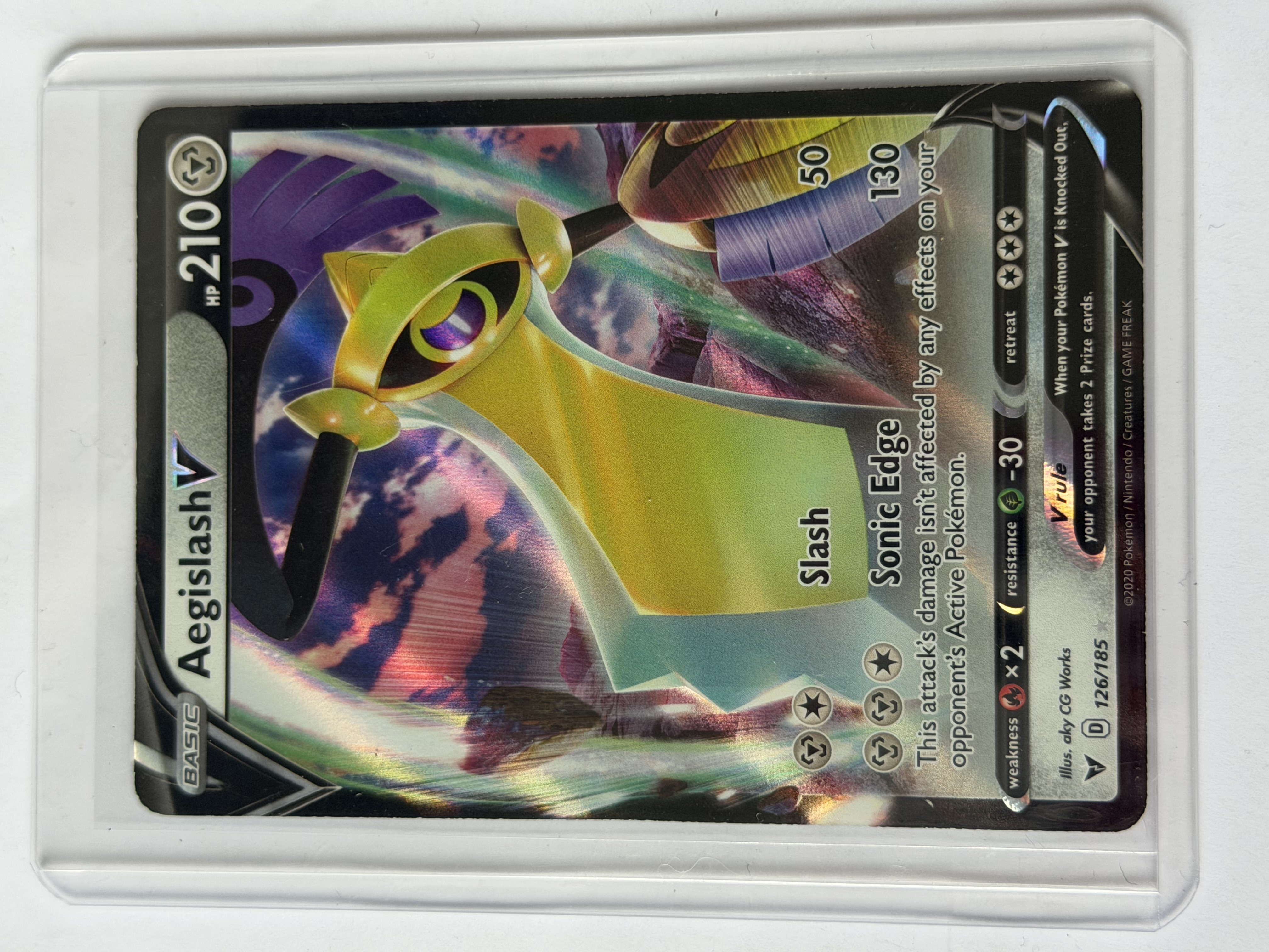 Carta Aegislash V 126/185