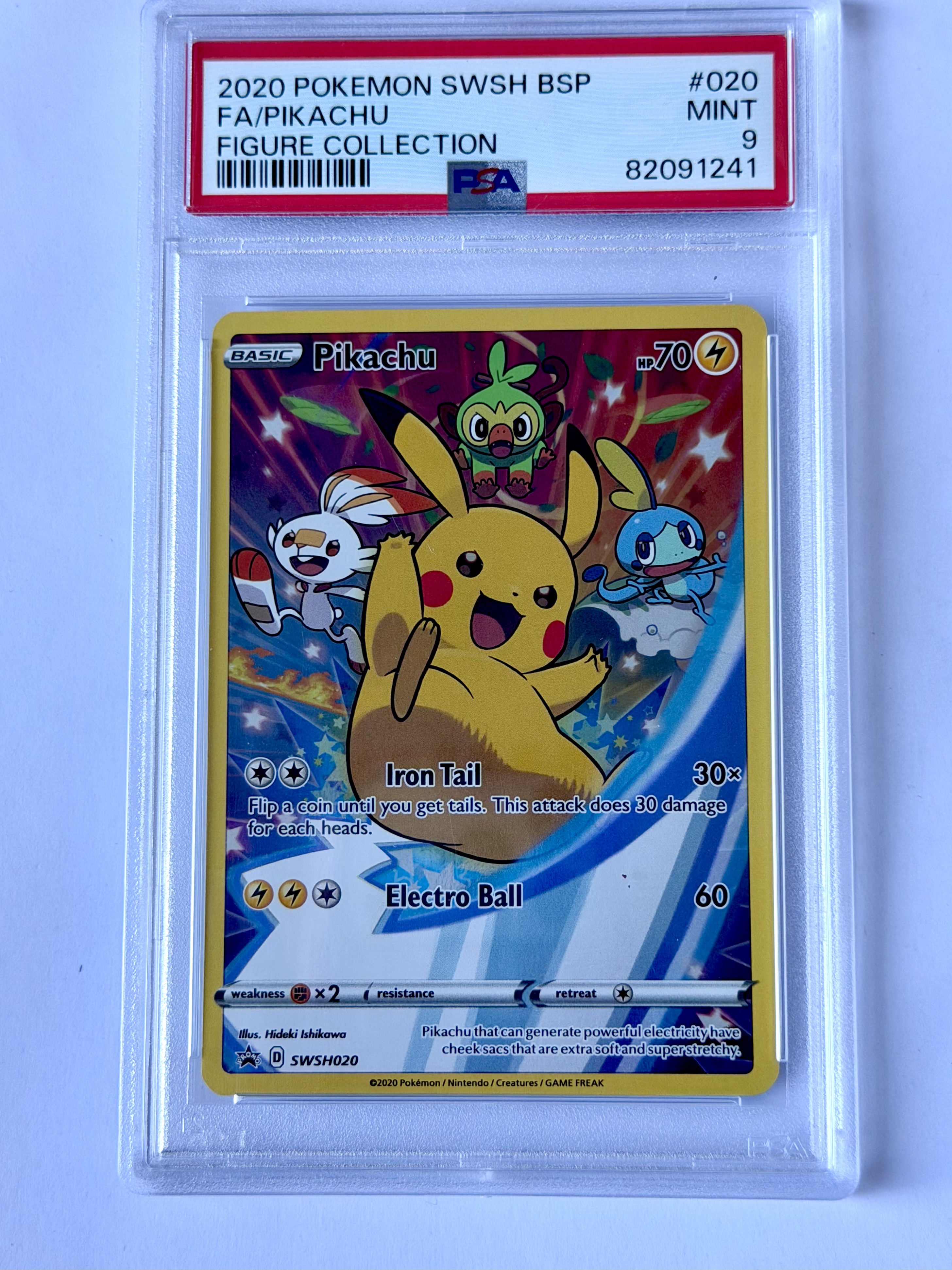 Carta PSA 9 Pikachu #SWSH020 — Figure Collection Promo