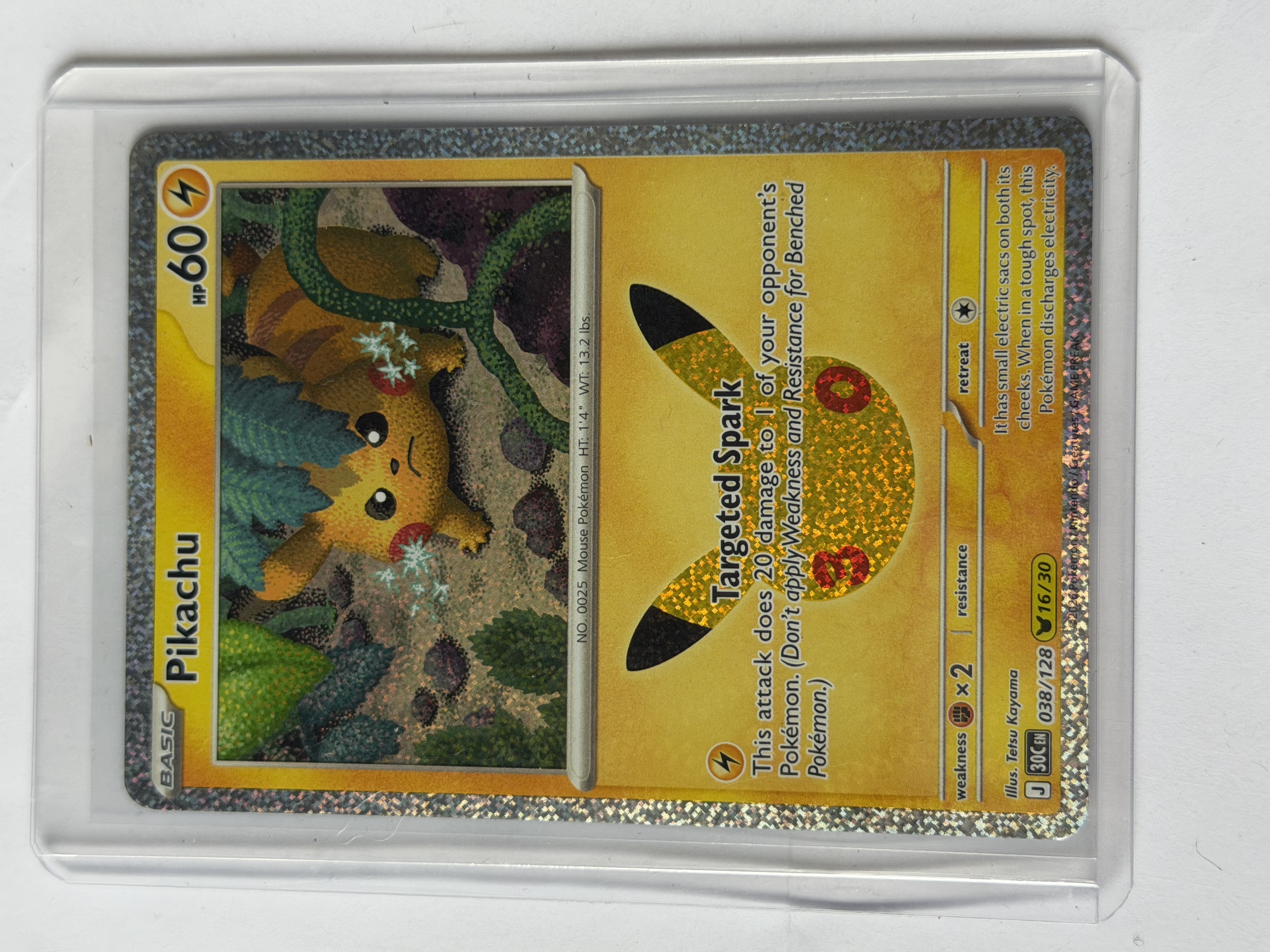 Carta Pikachu 038/128 — Pokémon 30th Anniversary