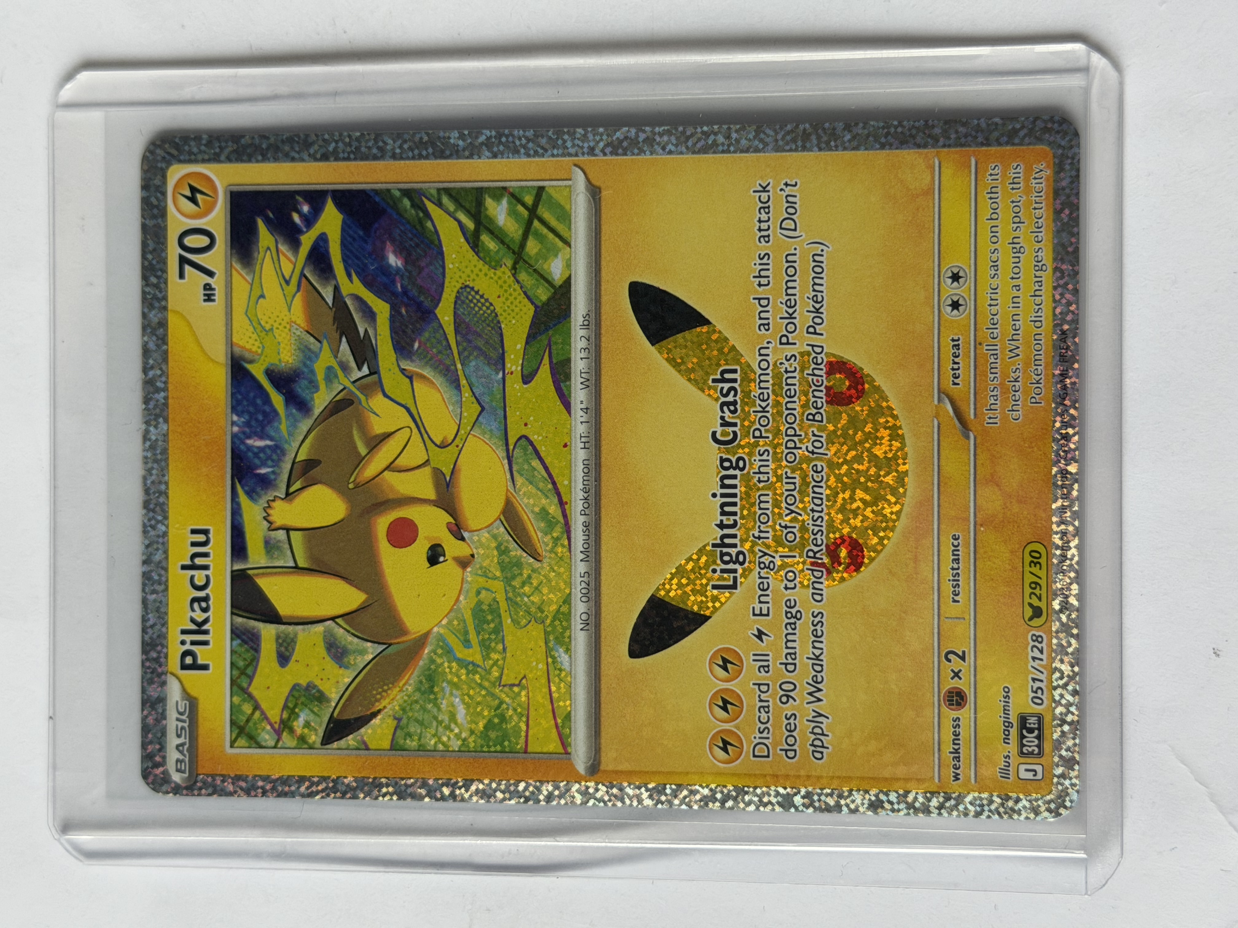 Carta Pikachu 051/128 — Pokémon 30th Anniversary